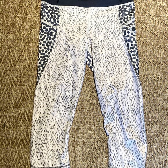 NEW LULULEMON Top Speed Crop Dottie Dash Grain Black Ace Spot size 2 - Picture 5 of 11